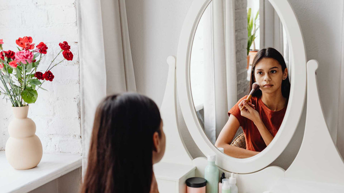 How to Choose the Best Makeup Mirror for Your Needs