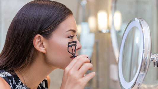 High-Tech Makeup Mirrors: Smart Features You Need to Know About