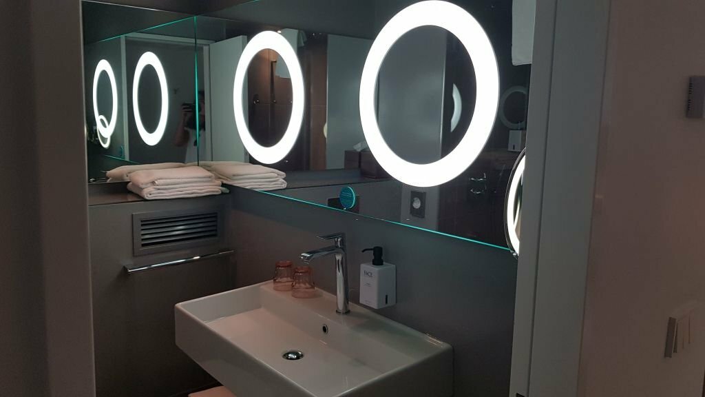 Maximizing Small Spaces with the Right LED Mirror