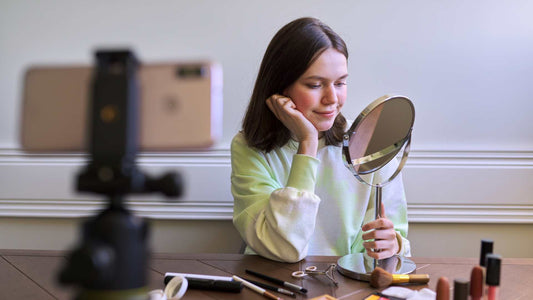 How to Properly Use a Magnifying Makeup Mirror